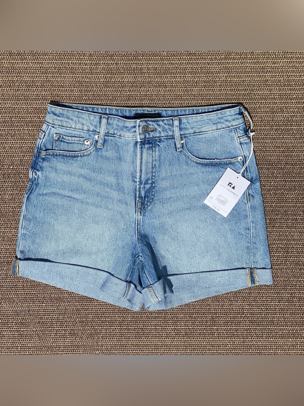 NWT Free Assembly High Rise Rolled Cuff Denim Jean Shorts Light Wash Size 6